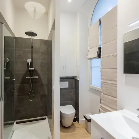 Designer - 6p Apartment